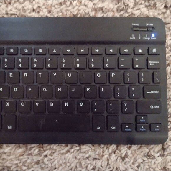 Fintie bluetooth keyboard for tablet - Ships fast! - Picture 2 of 2